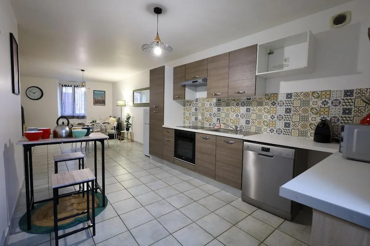 Duplex Gite Sebari Centre Ville Parking Proche Cnpe Lagnieu Διαμέρισμα